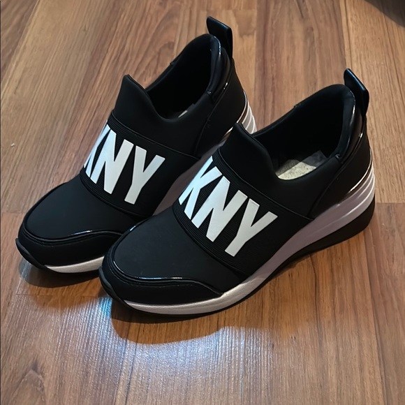 DKNY Black and White Slip-On Shoes - Picture 2 of 10